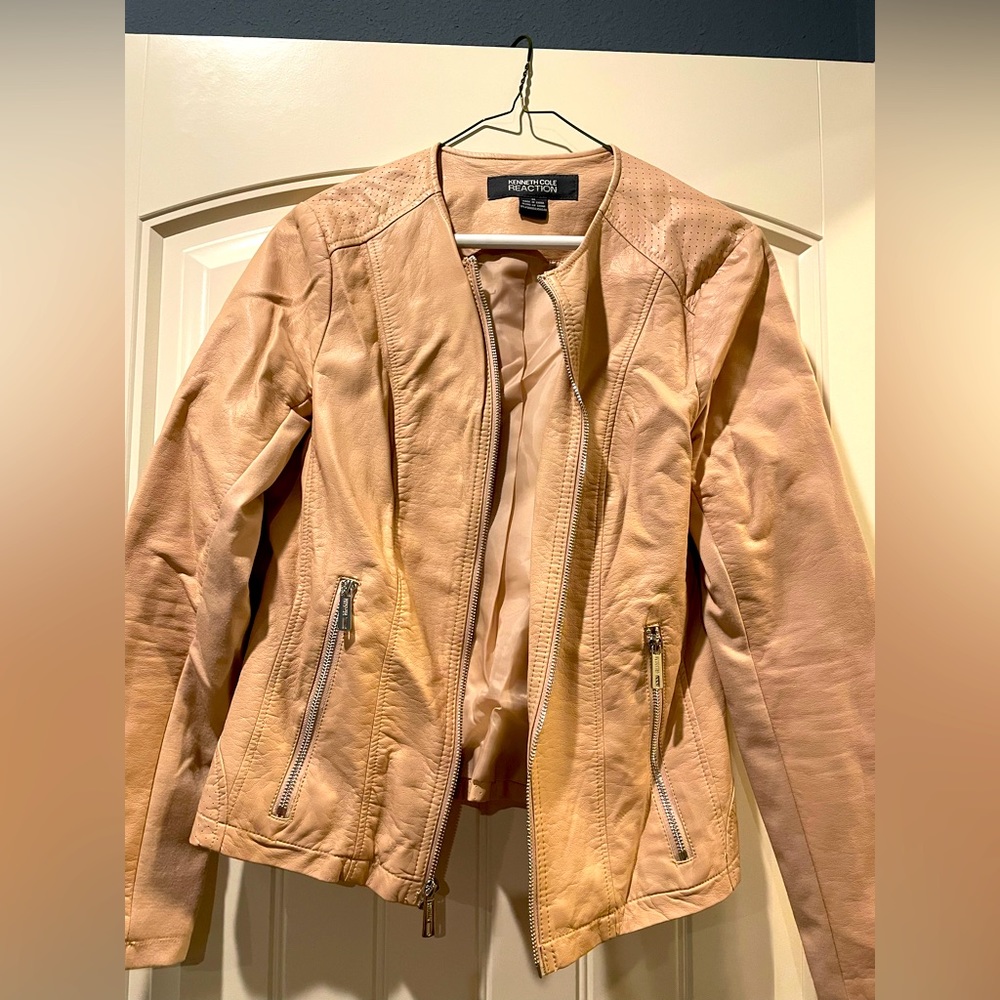 Creamy tan Kenneth Cole Reaction leather jacket. Sz M
